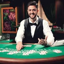 Studio Live Draw koinbet menampilkan host profesional, sistem pengundian transparan, dan layar hasil real-time